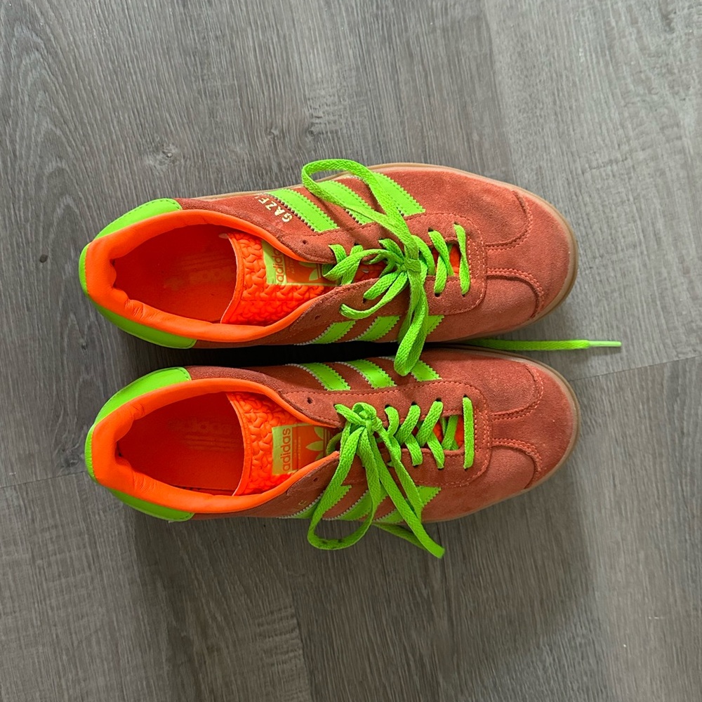 Platform Adidas Vibrant Orange and Green Sneakers